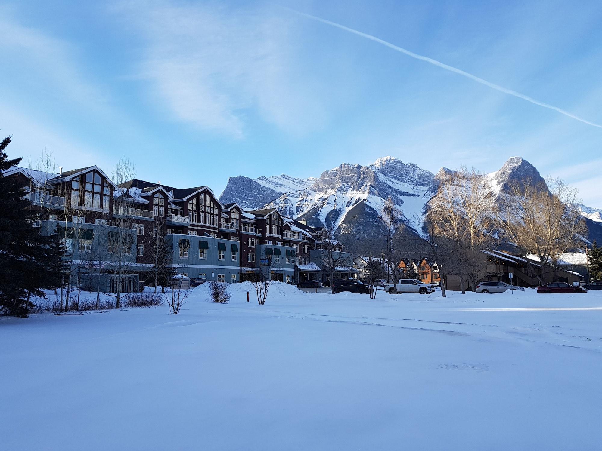 Sunset Mountain Inn Canmore Exterior photo