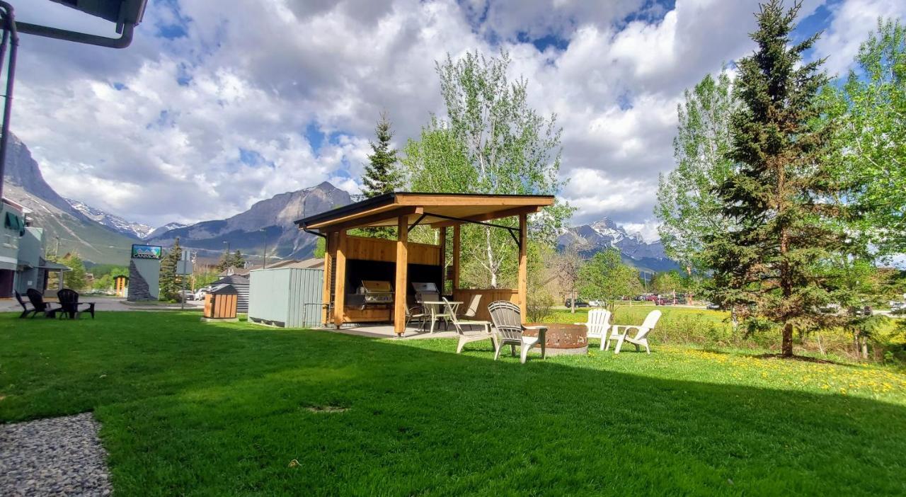 Sunset Mountain Inn Canmore Exterior photo